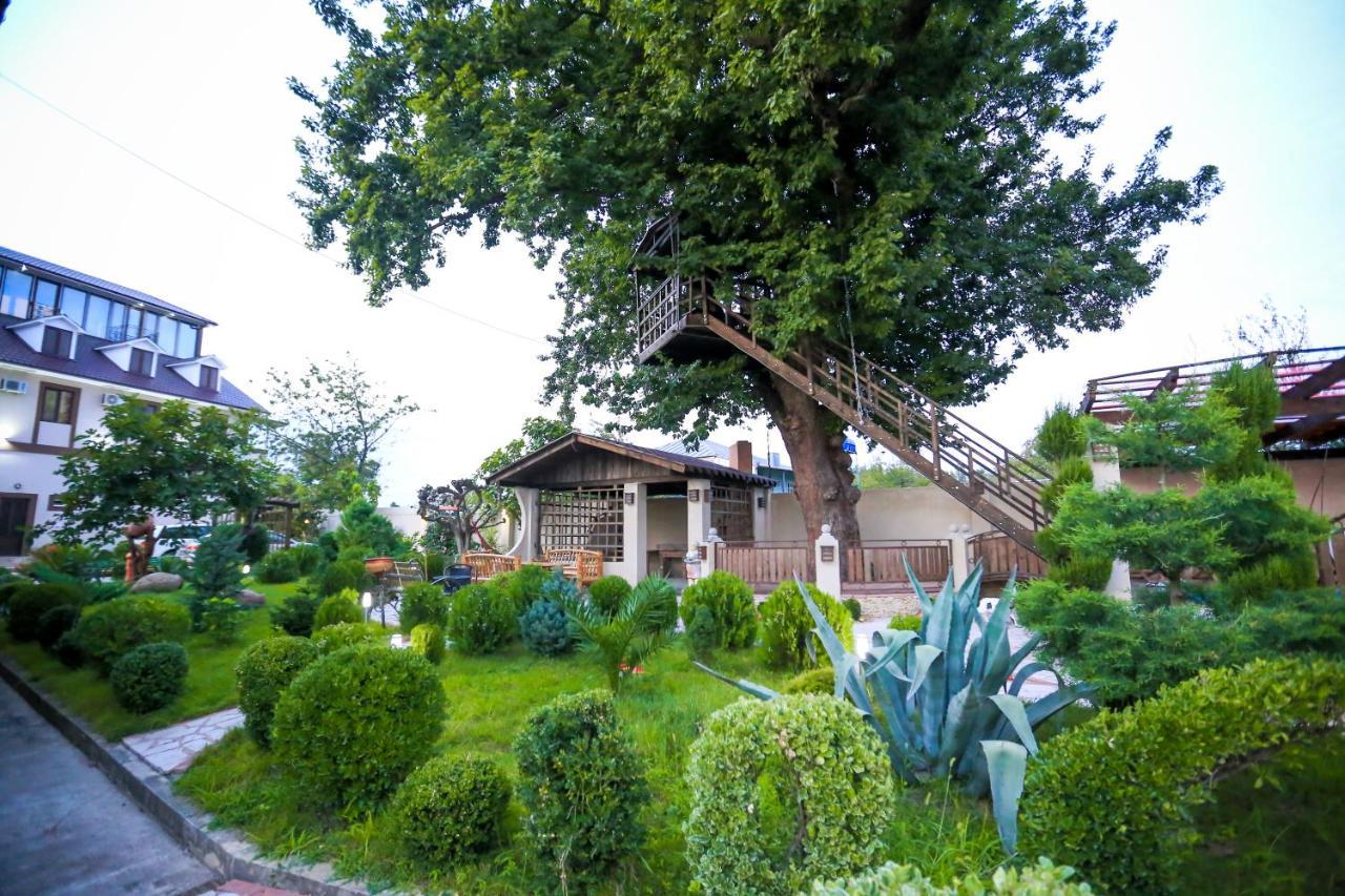 Garden Hotel Kʼutʼaisi Exterior foto